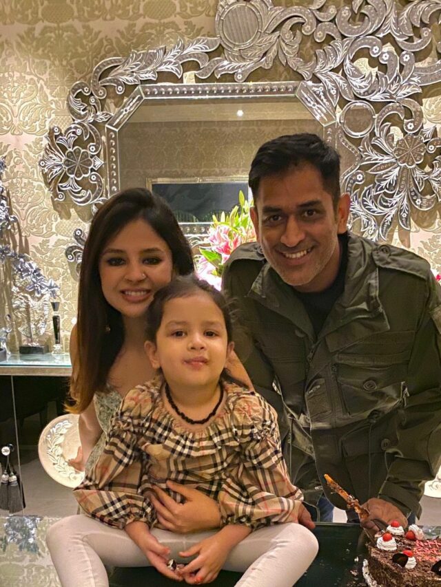10 Photos With Dhoni’S Family